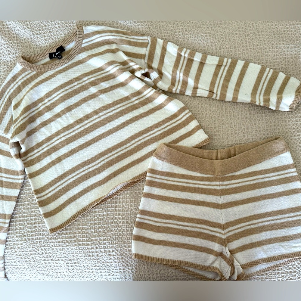 Lulu’s sweater short set - beige / white stripe
